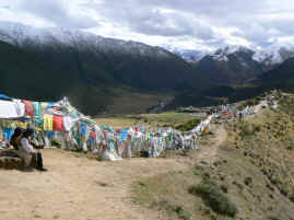 Drigung sky burial 1.JPG (233768 bytes)