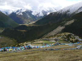 Drigung sky burial 2.JPG (233355 bytes)