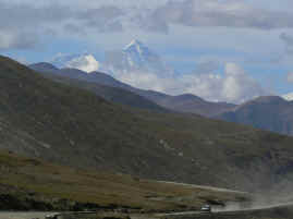 Everest approaching.JPG (193350 bytes)