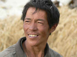 Gyantse portrait of man.JPG (255270 bytes)