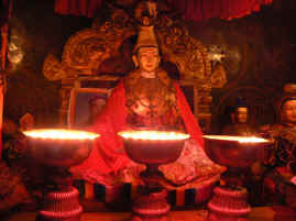 Jokhang chapel.JPG (352394 bytes)