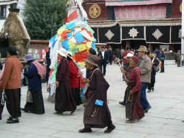 Jokhang kora.JPG (239610 bytes)