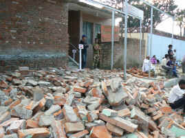 Kathmandu Beauty Parlor.JPG (286619 bytes)