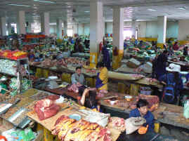 Lhasa market view.JPG (349200 bytes)