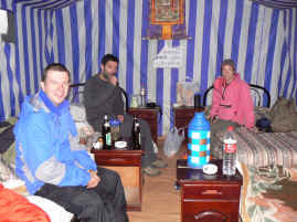 Nam Tso dorm room.JPG (348373 bytes)