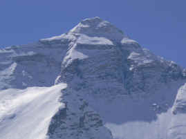 Rongphu north face closeup.JPG (221092 bytes)