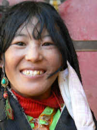 Sakya portrait of girl.JPG (293013 bytes)