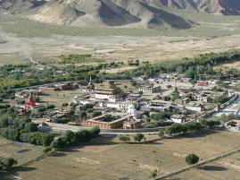 Samye view.JPG (371965 bytes)