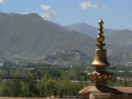 Sera potala view.JPG (183627 bytes)