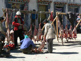 Tingri butcher.JPG (456702 bytes)