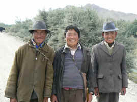 Yak Herders portrait.JPG (233340 bytes)