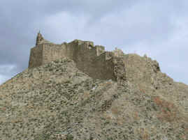 Yarlung dzong runis.JPG (222071 bytes)