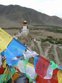 Yarlung prayer flags.JPG (380287 bytes)